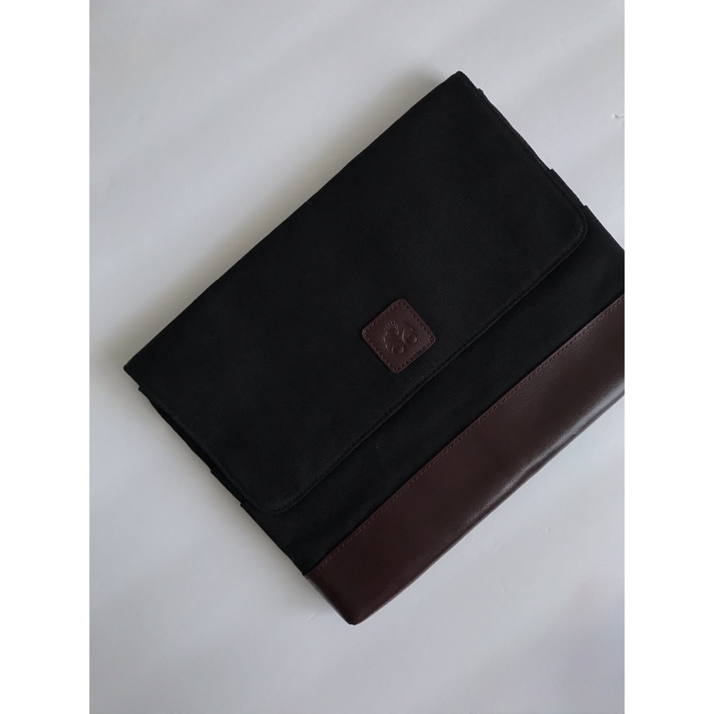 Large Clutch with Magnetic Closure Black & Rust Brown